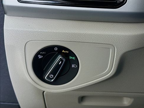 Used 2023 Volkswagen Atlas SE image 17