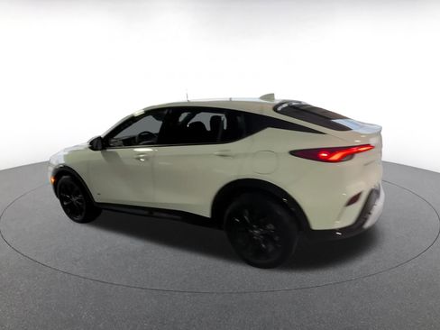 Used 2025 Buick Envista Sport Touring image 10