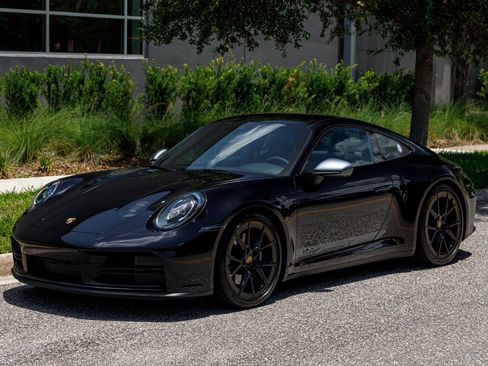 Used 2026 Porsche 911 Carrera T RWD image 15