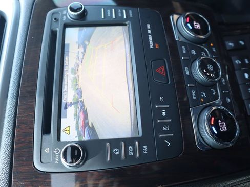 Used 2016 Chevrolet Traverse LT FWD image 25