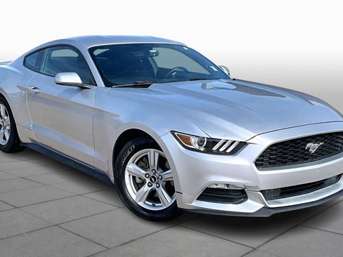 Used 2016 Ford Mustang Coupe image 2
