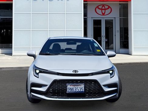 Used 2024 Toyota Corolla SE w/ SE Premium Package FWD image 2