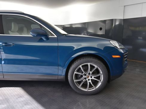 Certified 2026 Porsche Cayenne AWD/4WD image 38