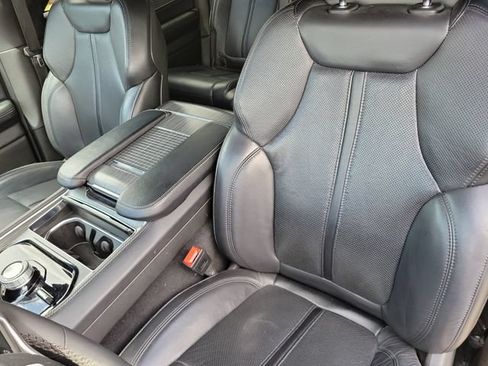 Used 2024 Jeep Wagoneer L Series II w/ Flexible Seating Group AWD/4WD image 11