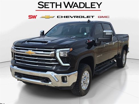 Used 2024 Chevrolet Silverado 2500 LTZ w/ LTZ Plus Package image 3