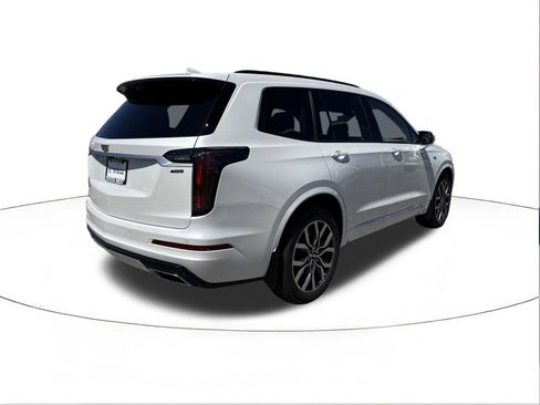 Used 2023 Cadillac XT6 Sport w/ Platinum Package image 3