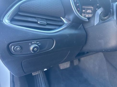Used 2021 Chevrolet Malibu LT FWD image 16