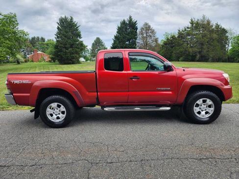 Used 2012 Toyota Tacoma 4x4 Access Cab V6 w/ TRD Off-Road Pkg image 5