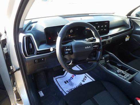 New 2026 Kia Sorento LX image 13
