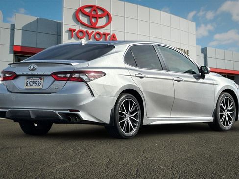 Certified 2021 Toyota Camry SE image 3