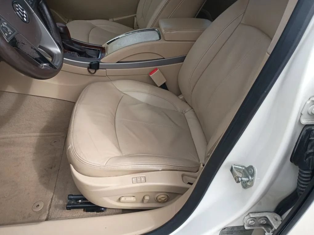 Used 2013 Buick LaCrosse Premium w/ Driver Confidence Package FWD image 8