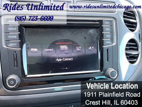 Used 2017 Volkswagen Tiguan SEL FWD image 19