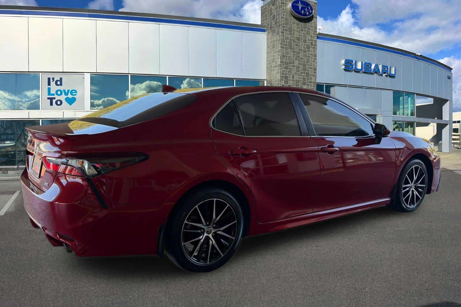 Used 2022 Toyota Camry SE FWD image 2