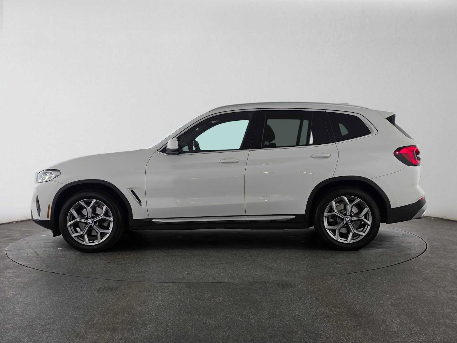 Used 2023 BMW X3 xDrive30i w/ Convenience Package AWD/4WD image 6