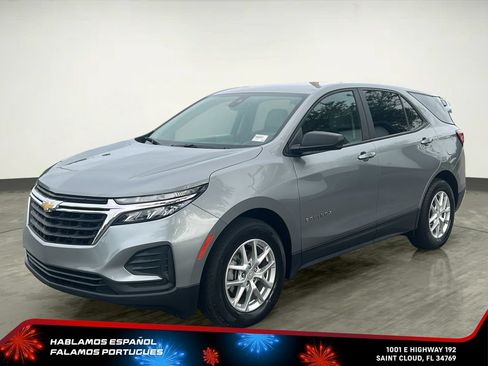 Used 2023 Chevrolet Equinox LS w/ LS Convenience Package FWD image 2