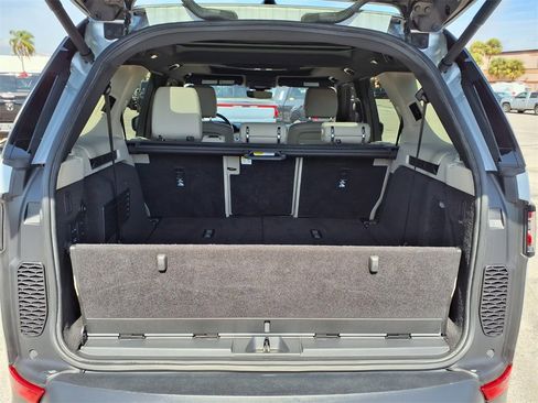 Used 2019 Land Rover Discovery HSE image 19