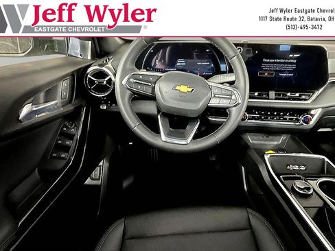 New 2026 Chevrolet Equinox LT w/ Convenience Package II FWD image 32