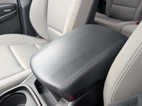 Used 2017 Hyundai Santa Fe SE image 33