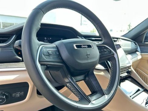 Used 2023 Jeep Grand Cherokee Limited w/ Luxury Tech Group II AWD/4WD image 35
