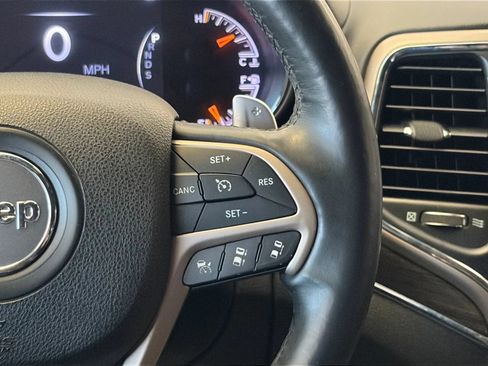Used 2014 Jeep Grand Cherokee Overland w/ Advanced Technology Group AWD/4WD image 31