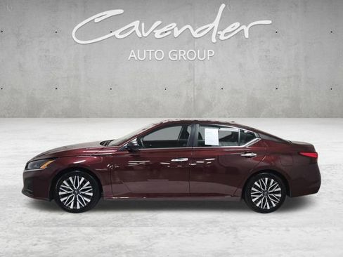 Used 2024 Nissan Altima 2.5 SV image 13