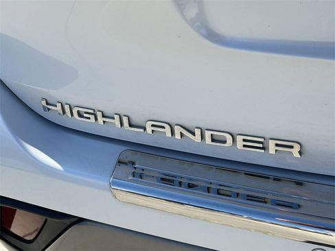 Used 2023 Toyota Highlander Platinum image 13