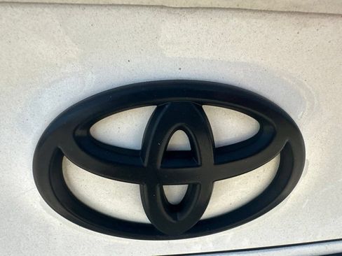 Used 2022 Toyota Camry SE w/ Convenience Package FWD image 14