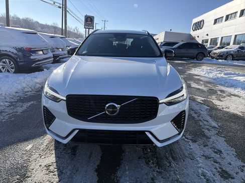 Certified 2025 Volvo XC60 B5 Core image 2