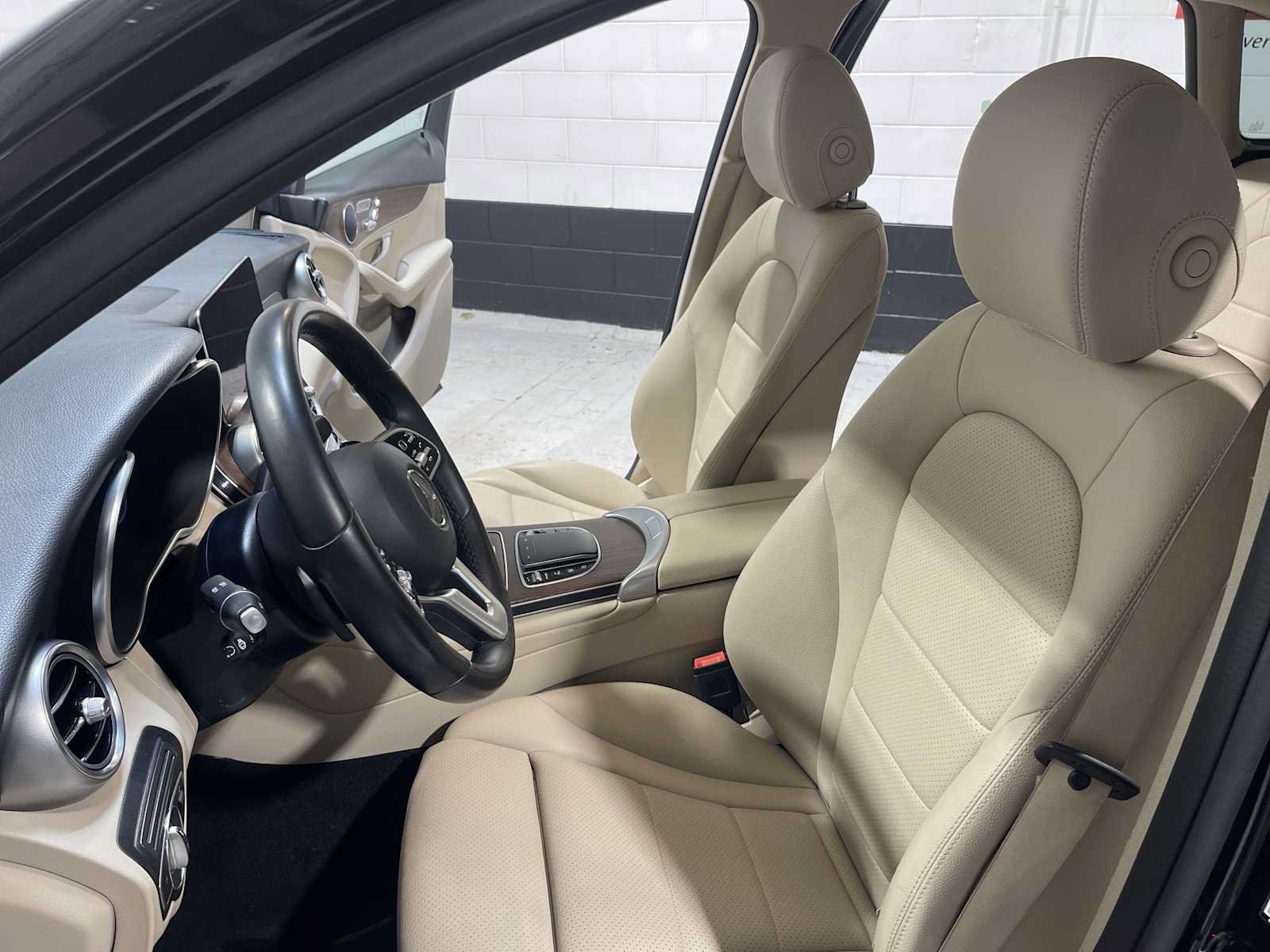 Used 2022 Mercedes-Benz GLC 300 4MATIC image 11