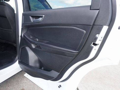 Certified 2024 Ford Edge SE w/ Black Appearance Package image 21