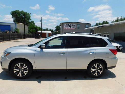 Used 2018 Nissan Pathfinder SL image 4