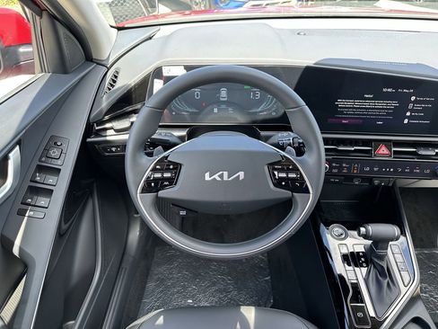 New 2026 Kia Niro EX FWD image 8