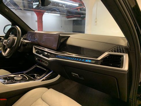 Used 2024 BMW X7 xDrive40i w/ M Sport Package AWD/4WD image 86
