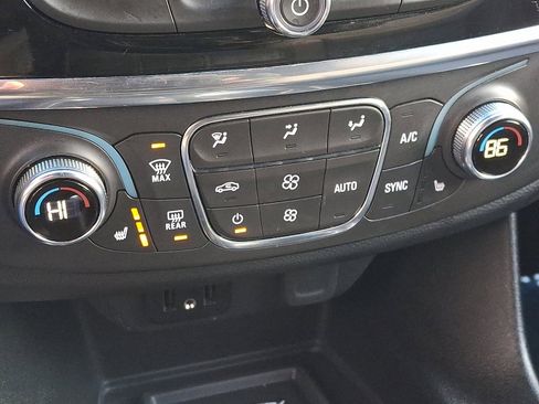 Used 2023 Chevrolet Traverse LT w/ Midnight/Sport Edition image 17