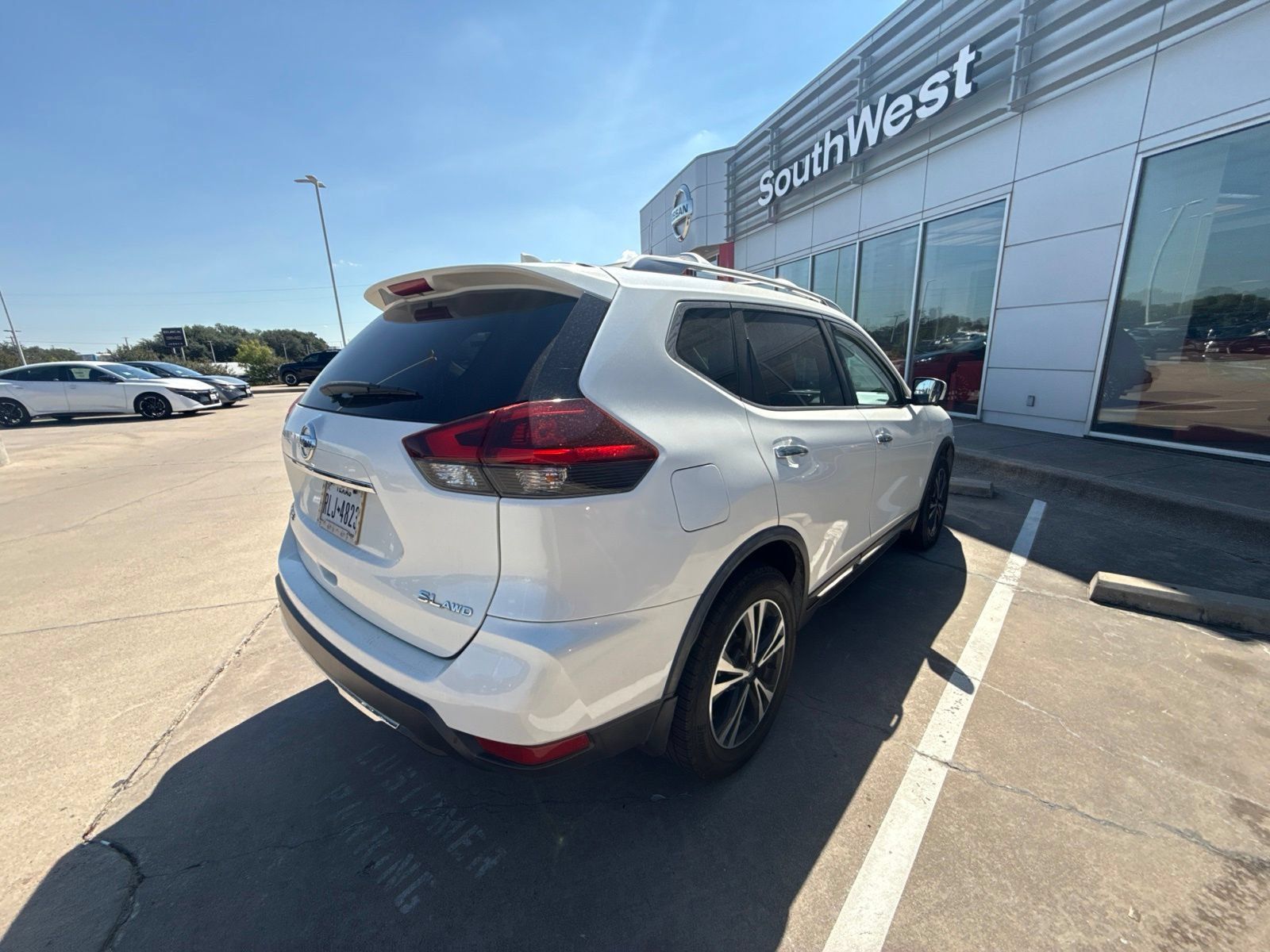 Used 2018 Nissan Rogue SL w/ Premium Package AWD/4WD image 8