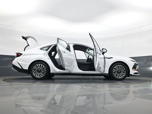 Certified 2025 Hyundai Sonata SEL image 33