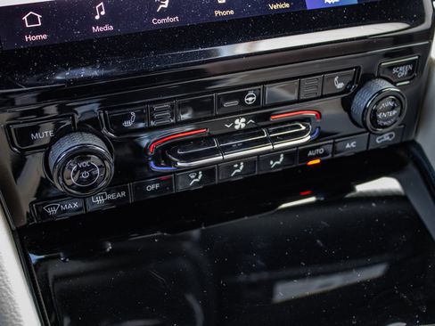 Used 2024 Jeep Grand Cherokee Limited image 33