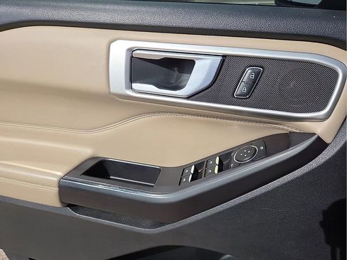 Used 2020 Ford Explorer XLT w/ Equipment Group 202A image 18