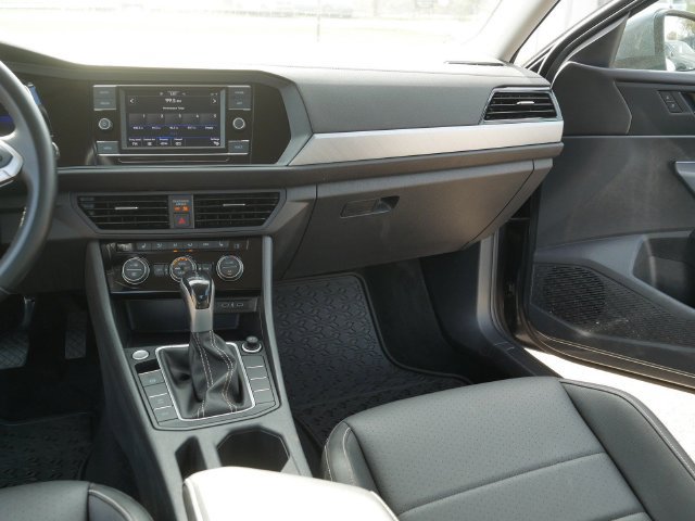 Certified 2023 Volkswagen Jetta SE FWD image 23