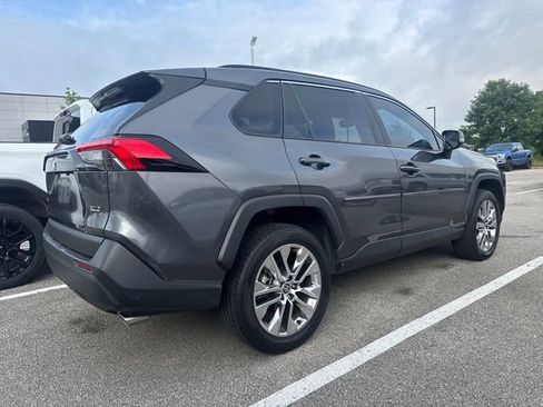 Used 2022 Toyota RAV4 XLE Premium FWD image 4