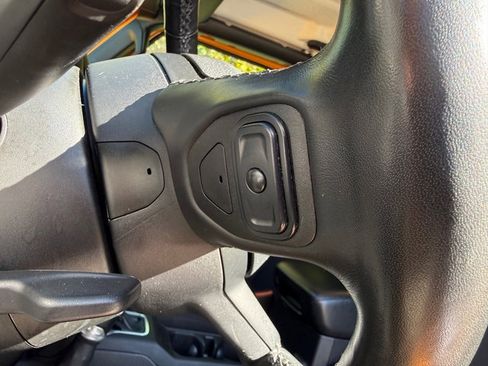 Used 2021 Jeep Gladiator Sport image 14