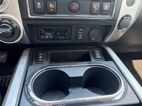 Used 2017 Nissan Titan PRO-4X w/ Pro-4x Convenience Package AWD/4WD image 17