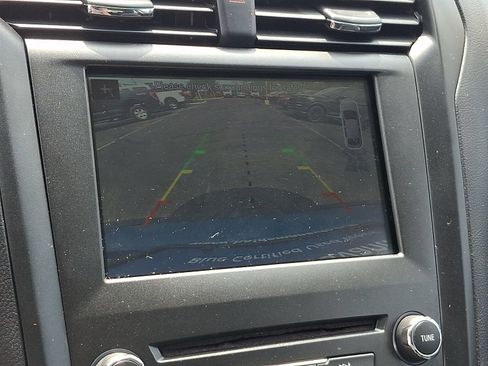 Used 2018 Ford Fusion SE w/ Equipment Group 201A FWD image 18