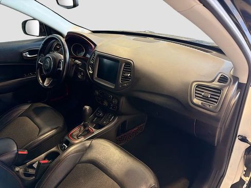 Used 2020 Jeep Compass Trailhawk AWD/4WD image 24