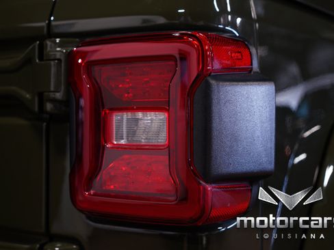Used 2022 Jeep Wrangler Unlimited Sahara w/ LED Lighting Group AWD/4WD image 19