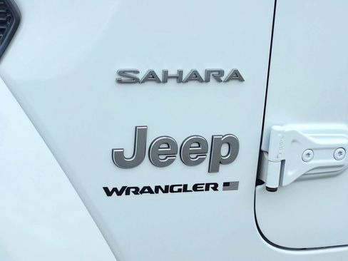 Used 2024 Jeep Wrangler Sahara image 9