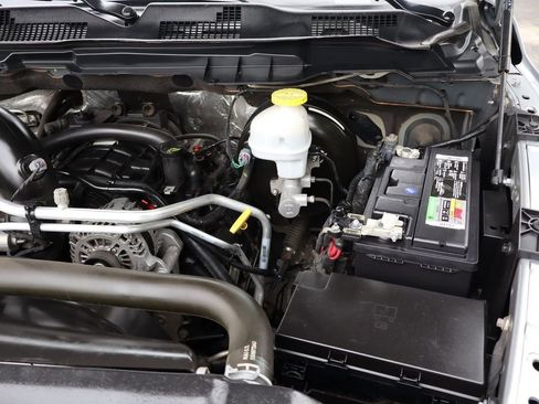 Used 2020 RAM 1500 Classic SLT w/ Luxury Group image 40