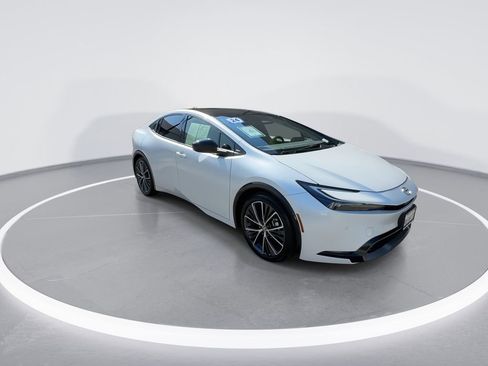 Used 2024 Toyota Prius XLE image 17