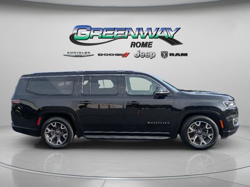Used 2024 Jeep Wagoneer L Series III w/ Flexible Seating Group AWD/4WD image 8