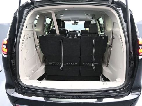 Used 2024 Chrysler Pacifica Select image 44